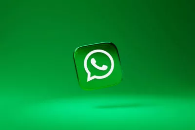 What to Do If Someone Is Threatening to Post Pictures of You on WhatsApp featured image